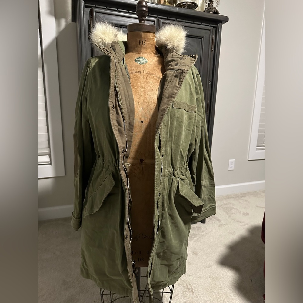 GAP Women’s Faux Fur Army Parka Olive Green Size L